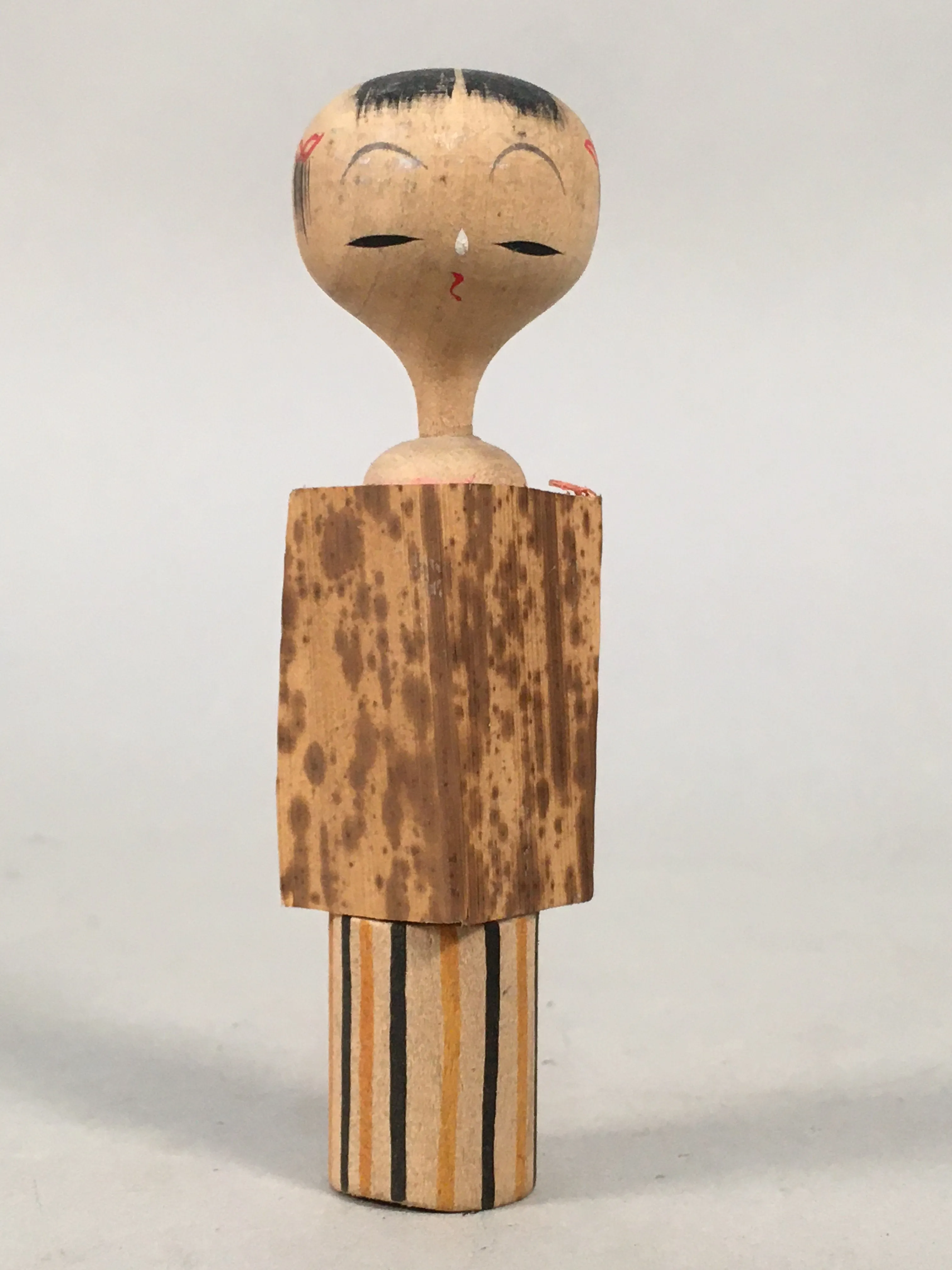 Japanese Kokeshi Doll Vtg Wooden Figurine Girl Red Ribbon Bamboo Peel KF450