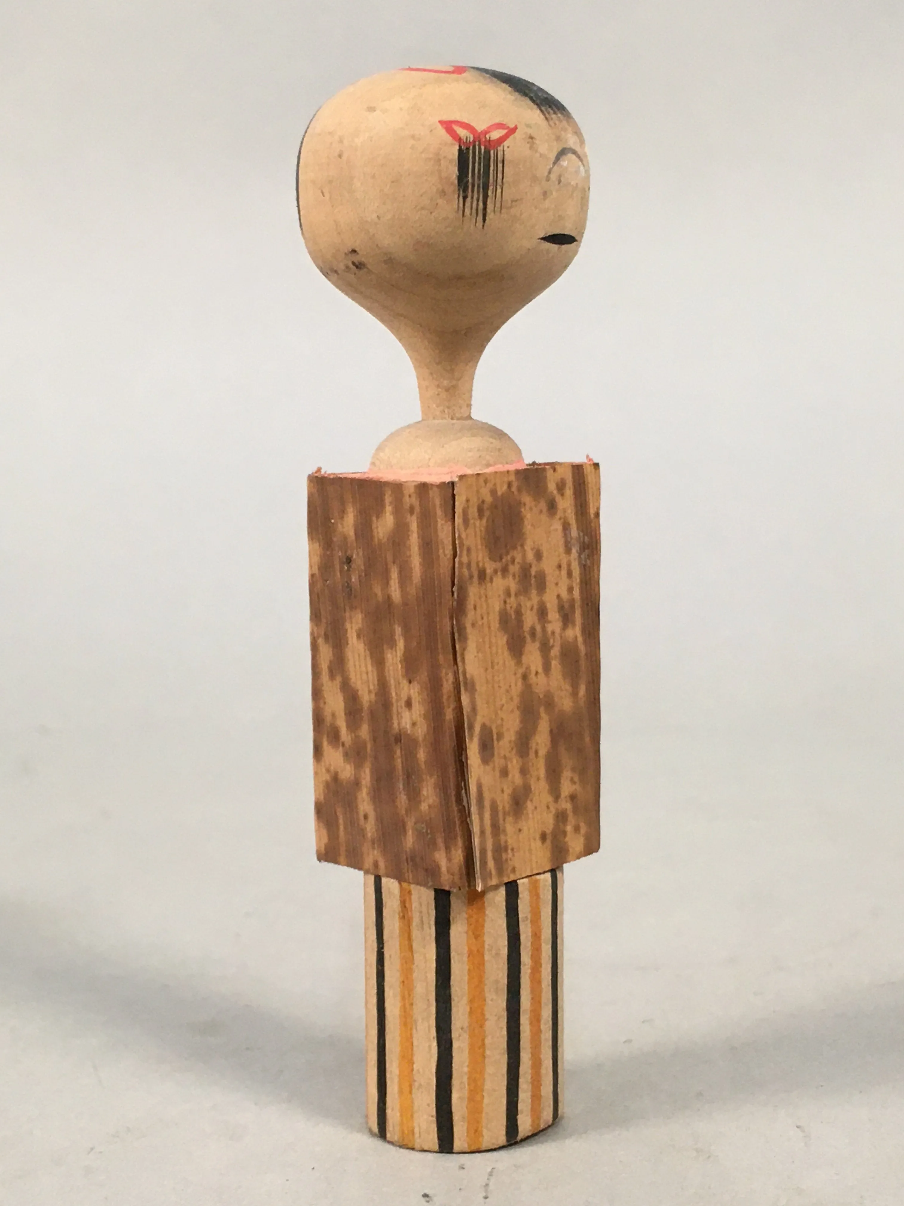 Japanese Kokeshi Doll Vtg Wooden Figurine Girl Red Ribbon Bamboo Peel KF450